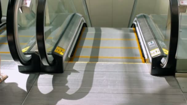 escalator at the International Airport. - Footage, Video