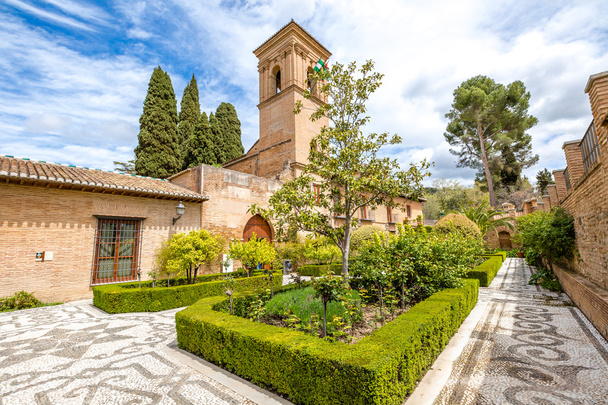 Alhambra de Granada bahçeleri - Fotoğraf, Görsel