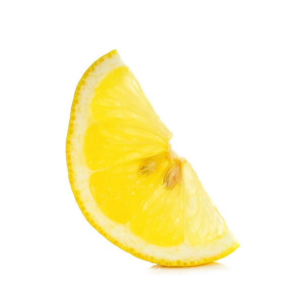 Trancher le citron isolé sur le fond blanc
 - Photo, image