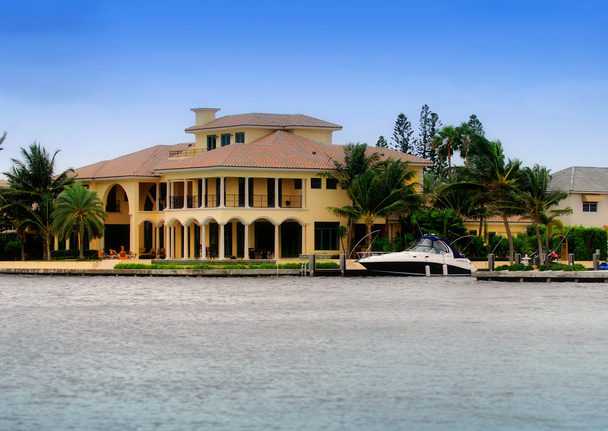 Luxus vízparti ingatlanok és yacht - Fotó, kép