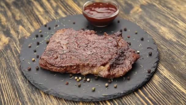 Steak und Soße rotieren - Filmmaterial, Video