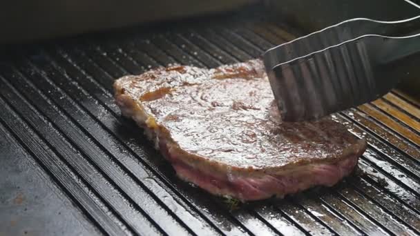 beef steaks on the grill - Footage, Video