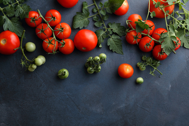 fresh red tomatoes on slate - Valokuva, kuva