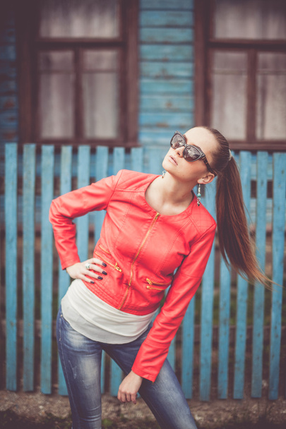  young brunette woman posing in city - 写真・画像