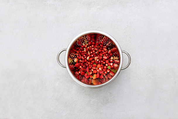 ripe and fresh wild strawberry - Valokuva, kuva