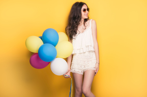 Teenage girl with colorful balloons, studio shot. - Foto, imagen