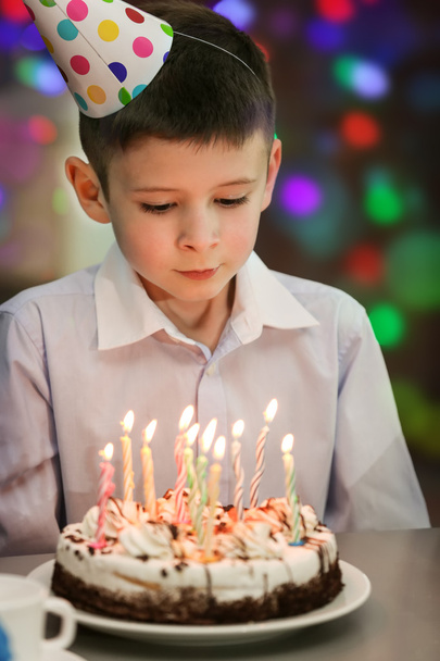 Happy boy with birthday cake - Fotografie, Obrázek