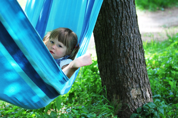 Little girl on a hammock - Foto, imagen