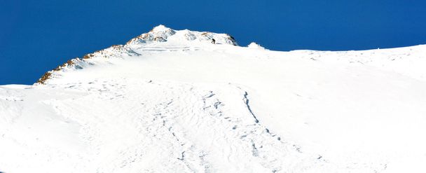 Αγνώριστος χιονοστιβάδα ελέγχου προσωπικών - Φωτογραφία, εικόνα