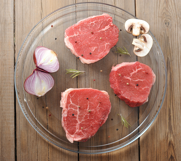 Čerstvé a syrové maso - Fotografie, Obrázek
