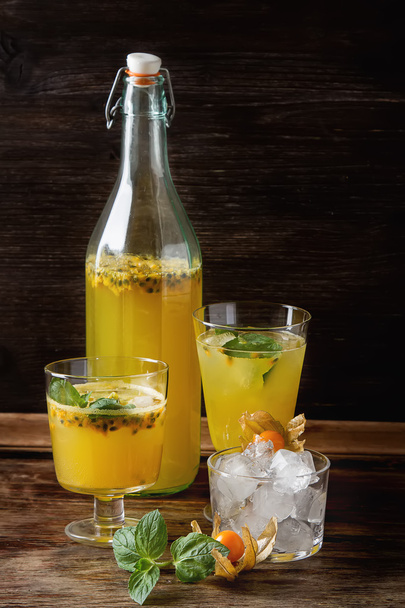 Alcoholic cocktail fresh passion fruit with mint and ice. - 写真・画像