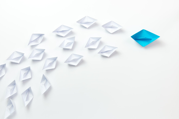 Leadership concept illustrated with paper ships - Foto, Imagem