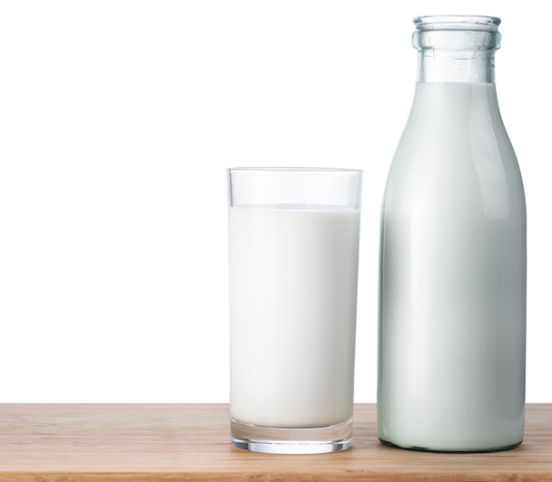 Milch in Glas und Flasche  - Foto, Bild