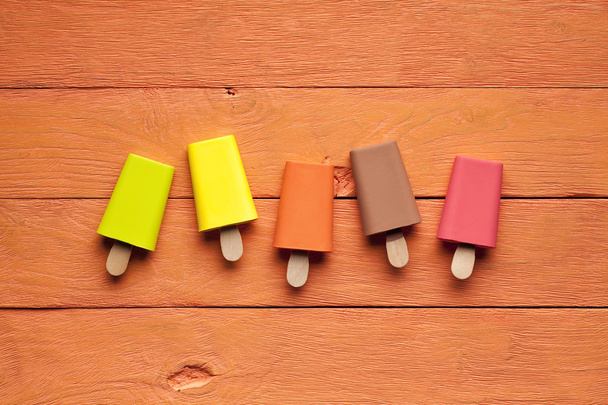 Colorful ice cream on wooden table - Foto, Imagem