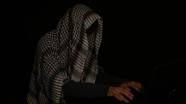 terroriste homme et cyber-attaque
 - Séquence, vidéo