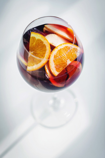 červená vína španělská slavné tradiční sangria gurmánské koktejl dri - Fotografie, Obrázek