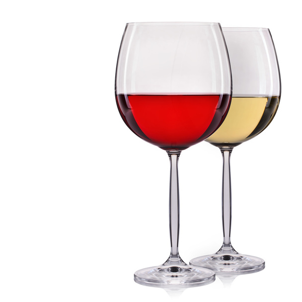 Σύνολο κόκκινο και λευκό κρασί σε ένα ποτήρι που απομονώνονται σε λευκό φόντο - Φωτογραφία, εικόνα
