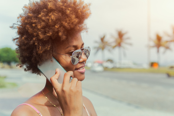African american girl calling on smartphone - Fotoğraf, Görsel