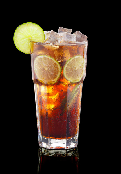 Cocktail over black background - Valokuva, kuva