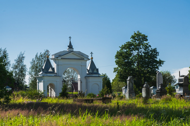 Igreja russa velha em Storojno
 - Foto, Imagem
