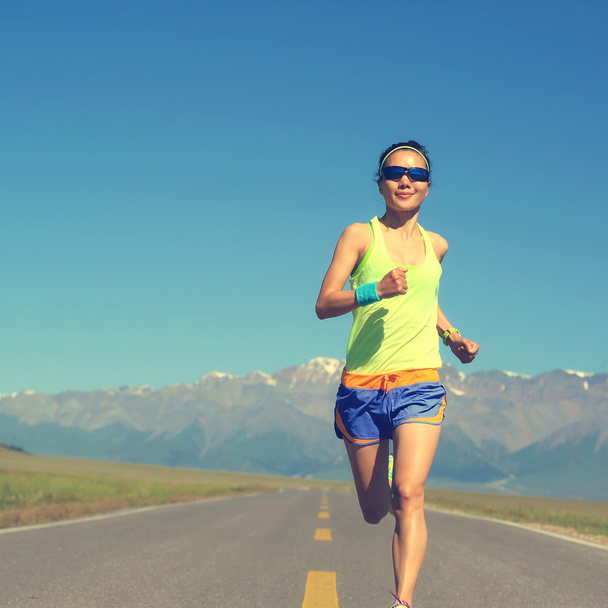 fitness woman running  - Foto, afbeelding