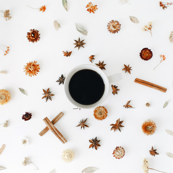 tarçın ile kahve kupa - Fotoğraf, Görsel