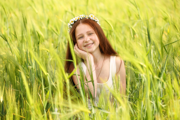Sweet girl in meadow - Foto, immagini