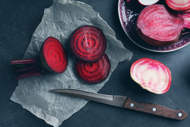 Beet slices on table - Foto, immagini
