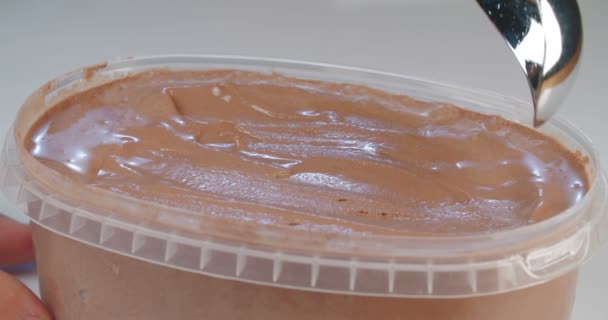 Close up shot of chocolate ice cream with ice cream scoop - Záběry, video