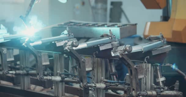 Metal parçalar üretim robot kaynak - Video, Çekim