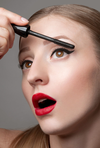 Woman eyes with beautiful make up and long eyelashes. Mascara Brush - Fotoğraf, Görsel