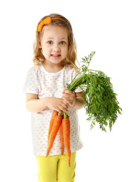 Beautiful girl with carrots - Fotoğraf, Görsel