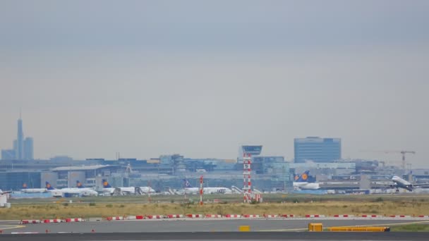 Airbus 320 take-off from Frankfurt airport - Séquence, vidéo