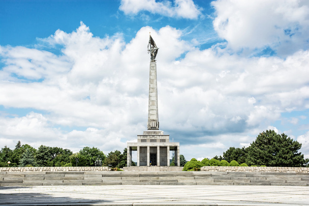 Eslavo é o monumento memorial e cemitério militar
 - Foto, Imagem