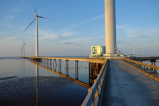 energía limpia, central eólica
 - Foto, Imagen