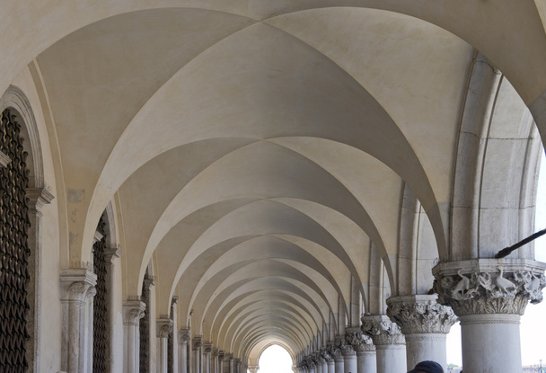 Arcos en el Palacio Ducal Venecia
 - Foto, Imagen