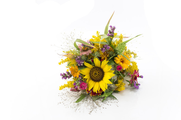 Свіжий букет літніх квітів Ізольовані не білі
 - Фото, зображення