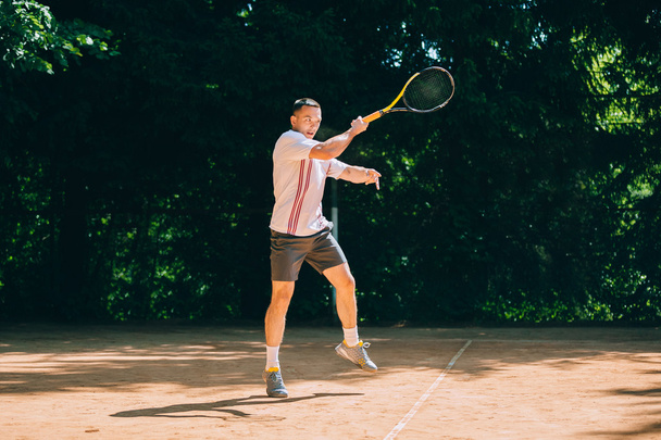 Tennisspieler in Aktion - Foto, Bild