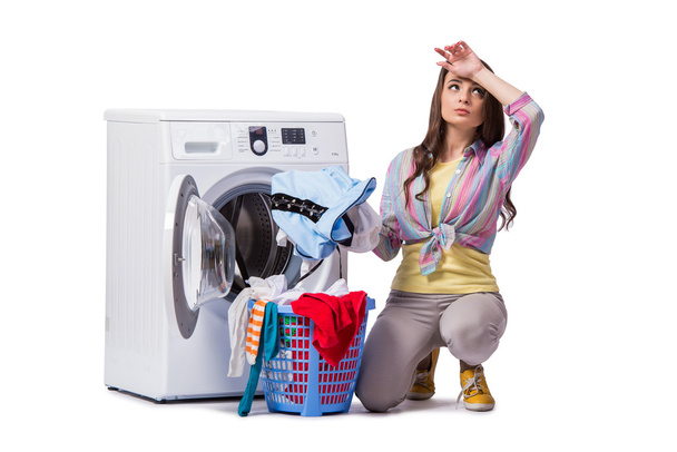 Kobieta zmęczona po pranie na białym tle - Zdjęcie, obraz