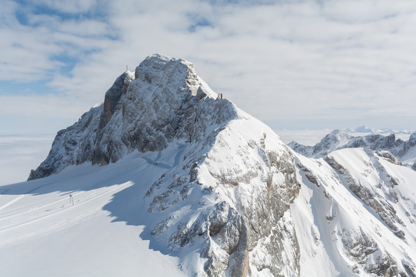 ηλιόλουστη περιοχή Dachstein με τα χιονισμένα βουνά - Φωτογραφία, εικόνα