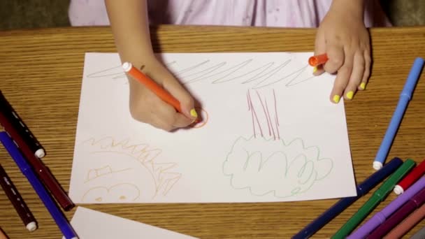 Dětská ručně malované na papíře - Záběry, video