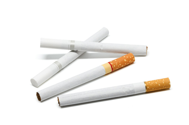 cigareta bílé pozadí kouřové closeup detail izolované - Fotografie, Obrázek