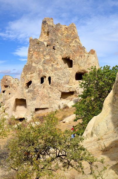 Probablemente la característica más conocida de Capadocia, Turquía que se encuentra en su corazón, son las chimeneas de hadas de Goreme y sus pueblos circundantes
 - Foto, imagen