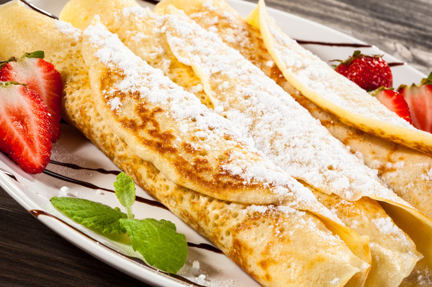 Pancakes with cream and strawberry  - Zdjęcie, obraz