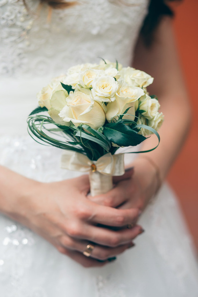 nice wedding bouquet in brides hand - Φωτογραφία, εικόνα