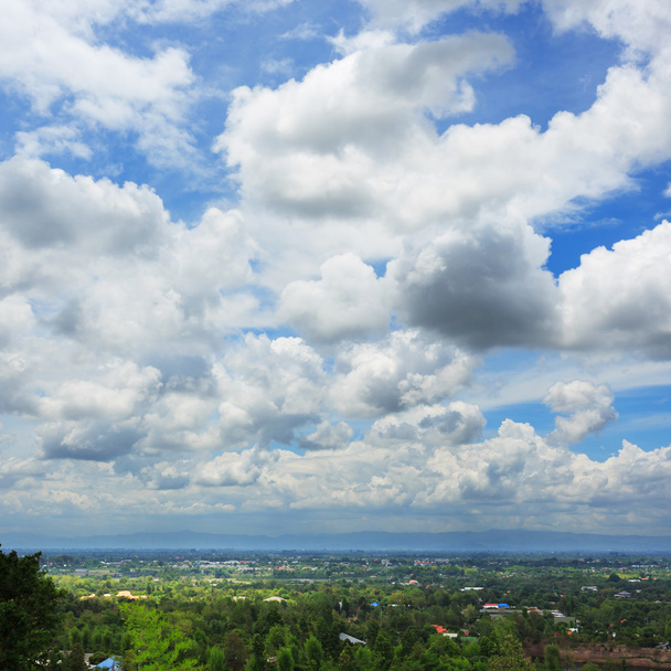 pilvistä dramaattisella taivaalla
 - Valokuva, kuva