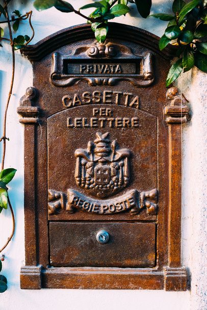 Close up on old bronze mailbox - Фото, зображення