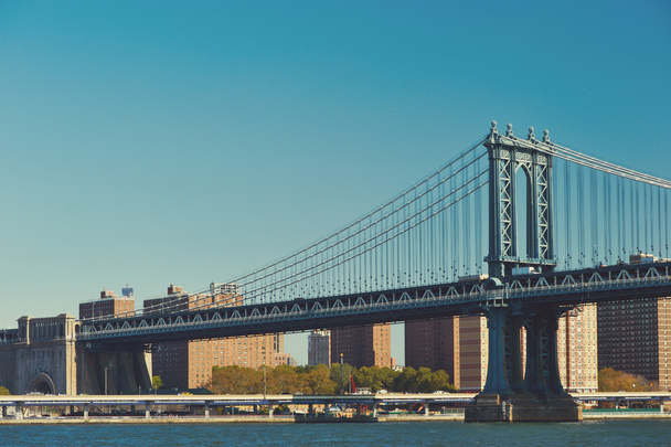 Manhattan bridge en skyline - Foto, afbeelding