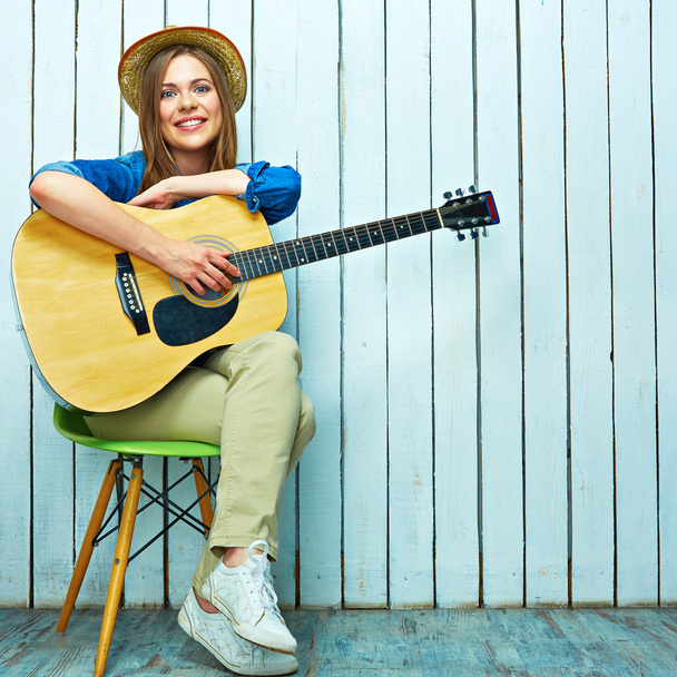 Woma holding acoustic guitar. - Foto, Imagem