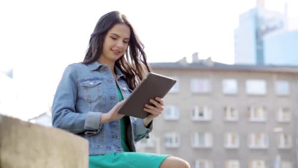 happy young woman or teenage girl with tablet pc - Filmmaterial, Video